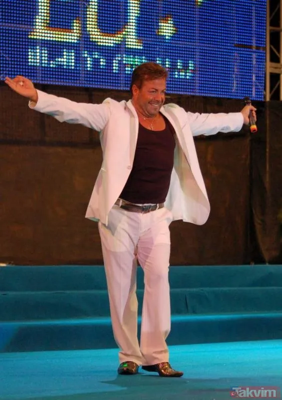 Fatih Ürek son yolculuğuna uğurlanıyor: Sevenleri tabutunun başında gözyaşlarına boğuldu - 1