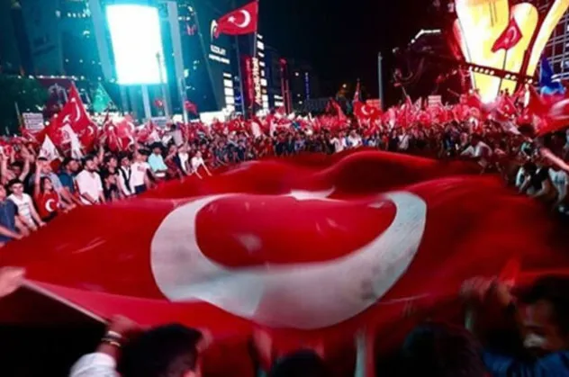 En anlamlı 15 Temmuz mesajları! 15 Temmuz Demokrasi ve Milli Birlik Günü şiirleri!