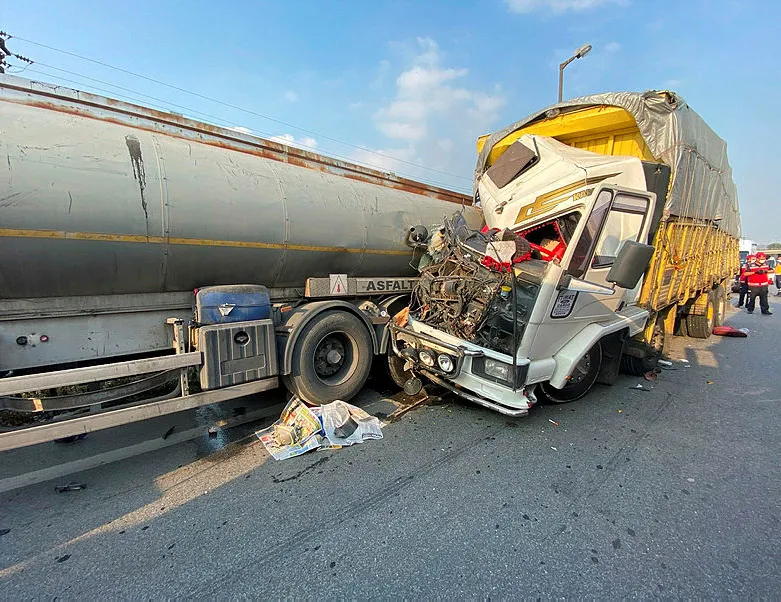 TEM’de korkunç kaza! Feci şekilde can verdi