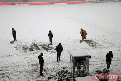 Boluspor-Galatasaray maçı öncesi saha beyaza büründü! Bolu’da yoğun kar yağışı