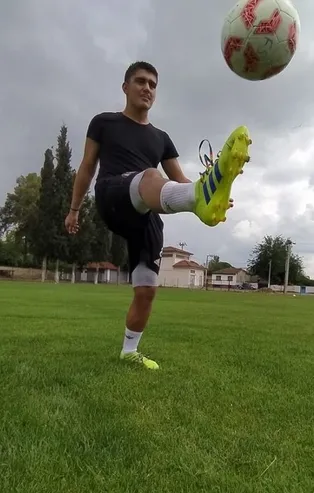 Beşiktaş'tan Galatasaray'a transfer çalımı! Genç yıldız adayı formayı giydi