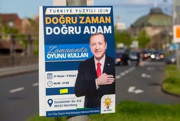 Teröristler istedi Almanya Erdoğan’ın afişlerini indirdi