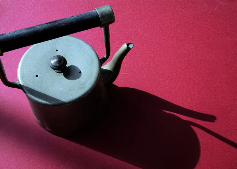 kirecli-solmus-demlikleri-gumus-gibi-parlatacak-sararmis-caydanliklardan-tek-yontemle-kurtulun-1708460040644.jpg Sararmış çaydanlıklardan tek yöntemle kurtulun: Kireçli, solmuş demlikleri gümüş gibi parlatacak!-2