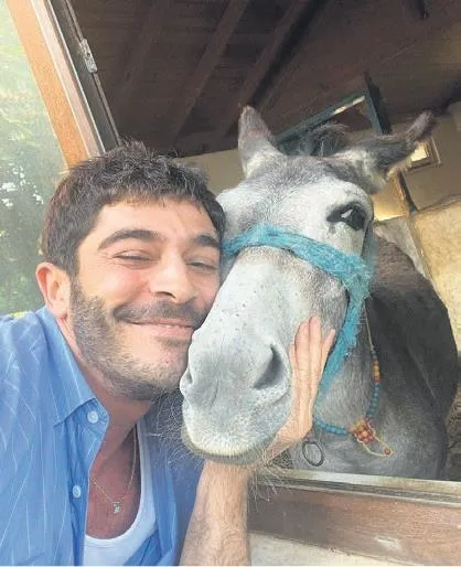 pazartesi-aksami-ekranlara-giris-yapan-sevmek-zamani-izleyiciyi-mest-etti-1655840631022.jpeg Pazartesi akşamı ekranlara giriş yapan 'Sevmek Zamanı' izleyiciyi mest etti!-10