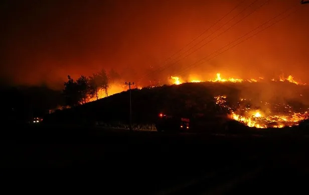 Son dakika: Manavga'ta çıkan orman yangını kısmen kontrol altına alındı-1
