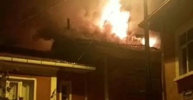 Afyonkarahisar’da katlı müstakil bir evin çatısında çıkan yangın korku dolu anlara neden oldu!
