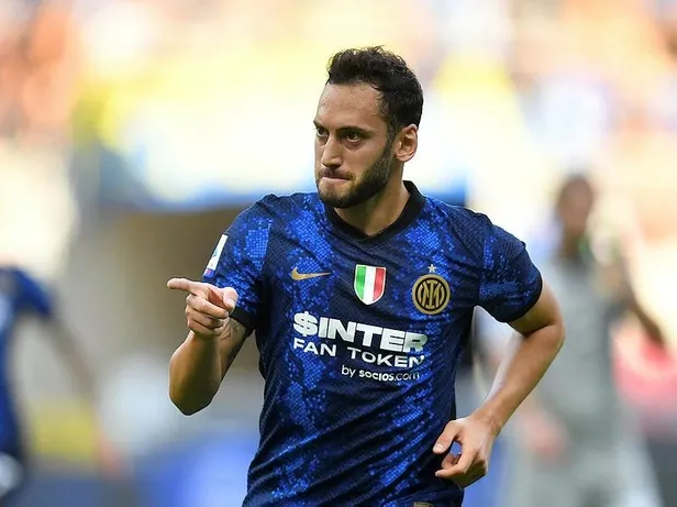 hakan-calhanoglu-italyayi-salladi-interde-muthis-baslangic-1629576024577.jpeg