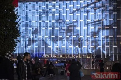 Atatürk Kültür Merkezi AKM ve Galata Kulesi’nde ışık gösterisiyle 10 Kasım anması
