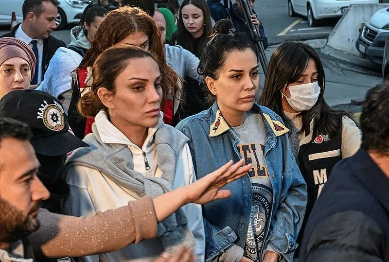 Ağlaya ağlaya cezaevine