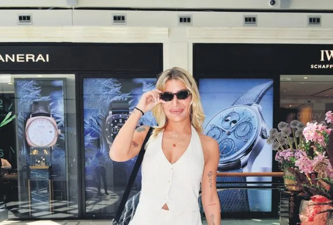 Mağazaları talan etti!