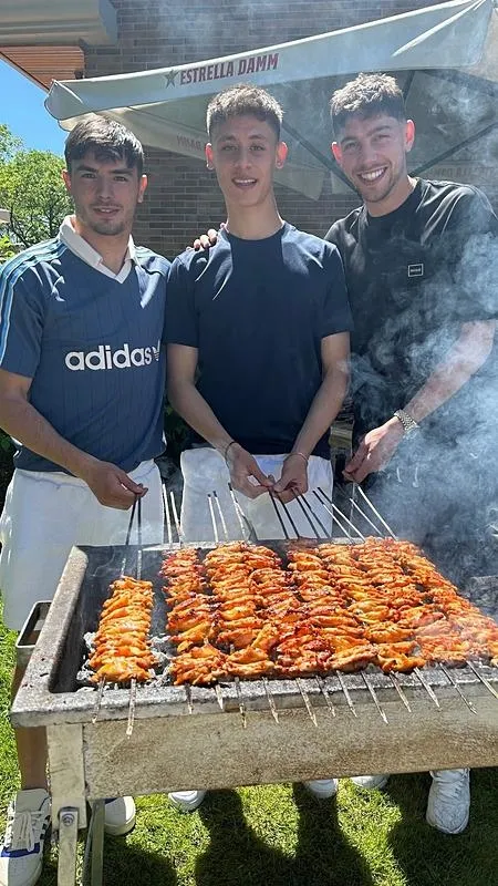 real-madridden-halay-sov-arda-guler-mendil-salladi-mangal-yakti-1713808597111.jpeg Real Madrid'den halay şov! Arda Güler mendil salladı mangal yaktı-5