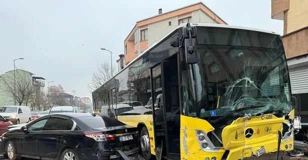 Son dakika: Ataşehir'de İETT'ye bağlı özel halk otobüsü park halindeki 5 aracı biçti