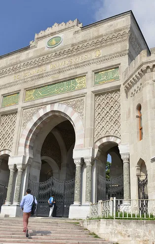 Rektör olmak için 'idarecilik yeteneği ve deneyimi' gerekir