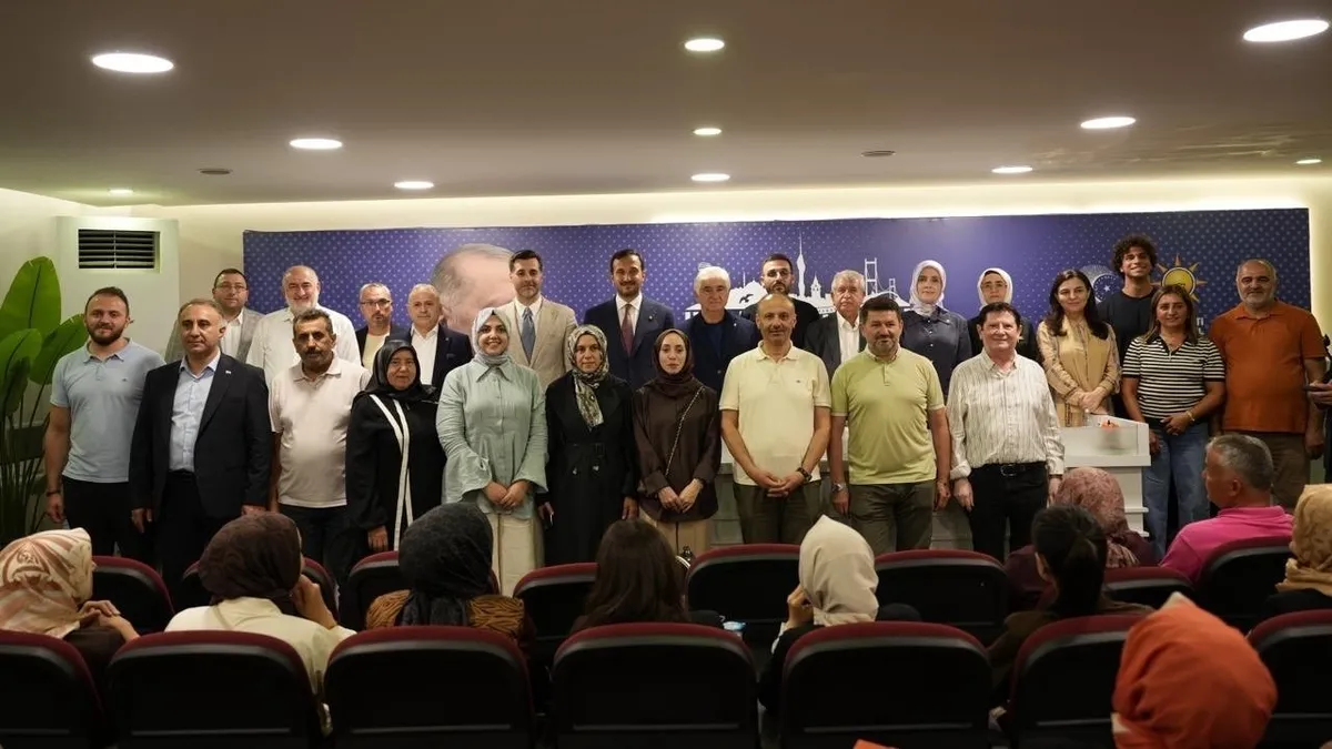 Üsküdar'da dengeleri değiştiren istifalar! CHP'li 4 isim AK Parti'ye katıldı