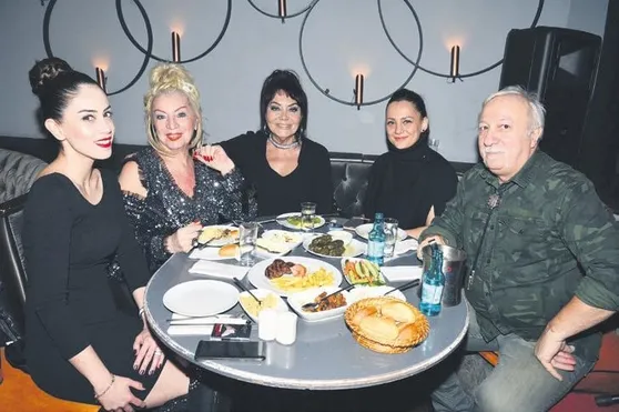 Recep Aktuğ için düzenlenen yardım gecesinde büyük vefasızlık! Recep Aktuğ'un Aşk-ı Memnu’ dizisindeki eski rol arkadaşı Beren Saat, geceye katılmadı-3