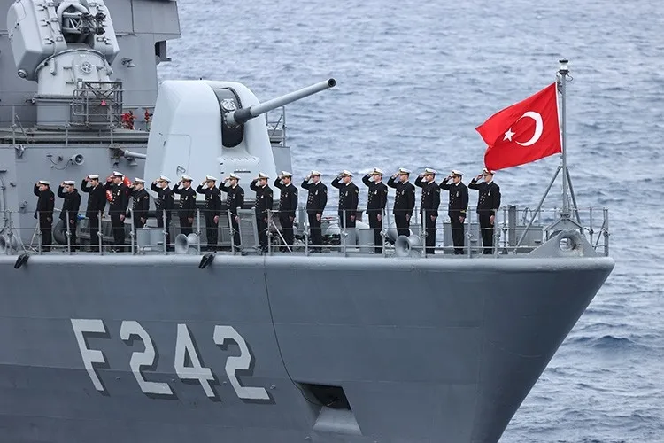 denizkurdu-iideki-tek-kare-atinayi-karistirdi-turk-tuzagina-dustuk-1781615786859.jpeg Denizkurdu-II’deki tek kare Atina’yı karıştırdı: Türk tuzağına düştük-10
