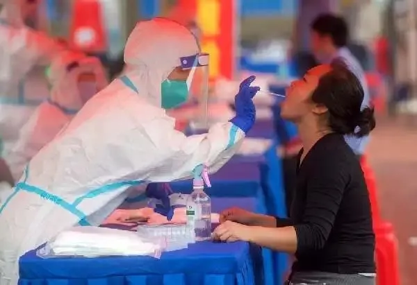 Vuhan'da ikinci dalga paniği! Milyonlarca kişi test kuyruğunda-3