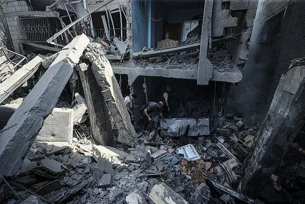 Filistinliler, Katil İsrail'e destek veren Fransa Cumhurbaşkanı Macron'un ziyaretini protesto etti-8