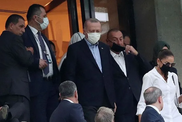 baskan-recep-tayyip-erdogan-bakude-bizim-cocuklarin-yaninda-maci-tribunden-takip-etti-1623859973346.jpeg Başkan Recep Tayyip Erdoğan, Bakü'de 'Bizim Çocuklar'ın yanında! Maçı tribünden takip etti...-2