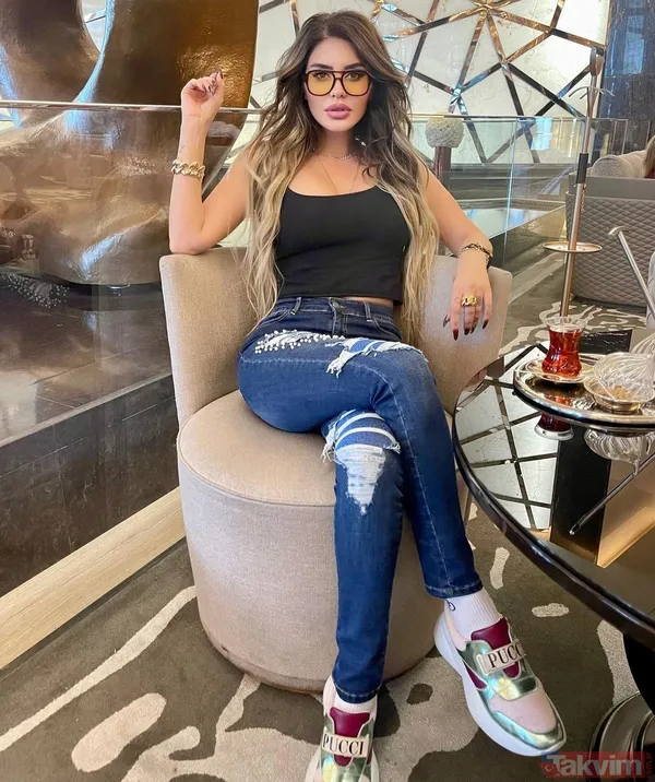 Ebru Polat kırmızılar içinde paylaştı! Dekoltede sınır tanımayan Ebru sosyal medyayı ikiye böldü! Hem tarzı hem duruşu çok konuşuldu - 10