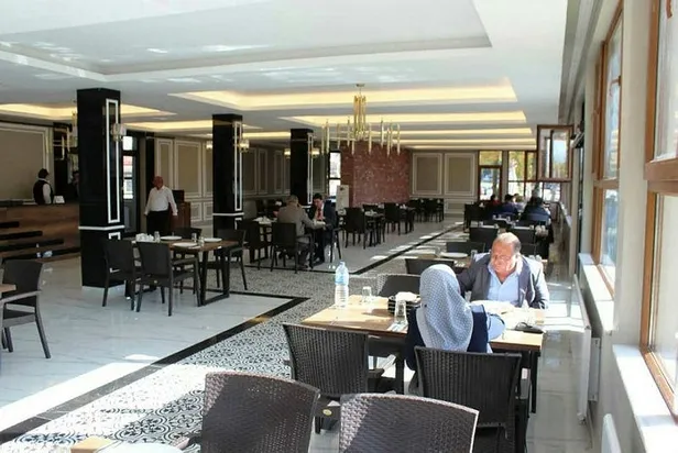 CHP'li Safranbolu Belediye Başkanı Elif Köse kendi sosyal tesislerinde yemekten zehirlendi-4