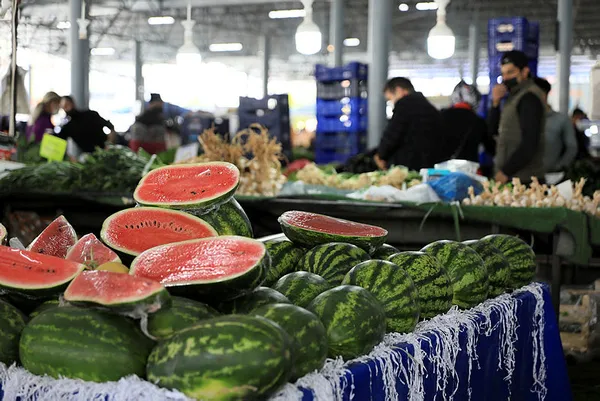 yaz-doneminin-gozdesi-karpuz-pazar-tezgahlarina-80-tlden-giris-yapti-1618471019895.jpg Yaz döneminin gözdesi karpuz pazar tezgahlarına 80 TL'den giriş yaptı-2