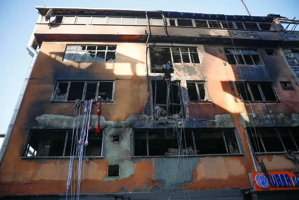 chpli-ibbnin-isbilmezligi-gungorendeki-yanginda-1-kisinin-daha-cansiz-bedeni-bulundu-1644670200060.jpg CHP'li İBB'nin işbilmezliği! Güngören'deki yangında 1 kişinin daha cansız bedeni bulundu-2