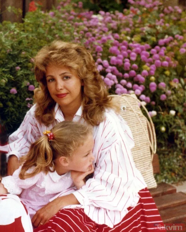 Anneler Günü buruk geçiyor! Kerem Alışık'tan duygulandıran şiir: Yine sensiz bir Anneler Günü... - 11