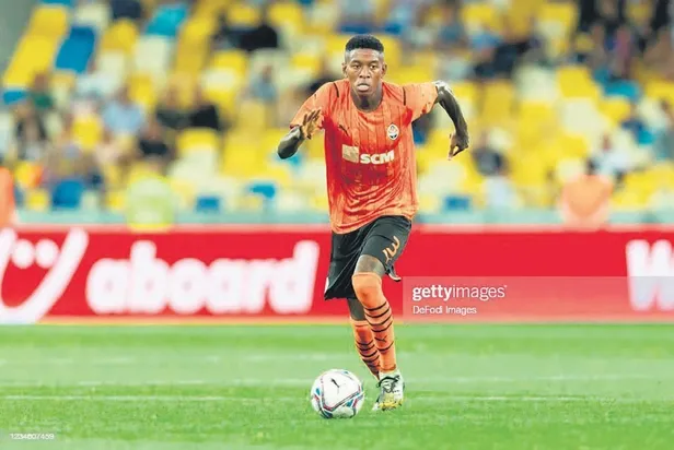 4-yil-amator-takimda-top-oynayan-clauss-fransa-milli-takimina-cagirilinca-gozyaslarina-hakim-olamadi-1648248794783.jpeg 4 yıl amatör takımda top oynayan Clauss Fransa Milli takımına çağırılınca gözyaşlarına hakim olamadı-3