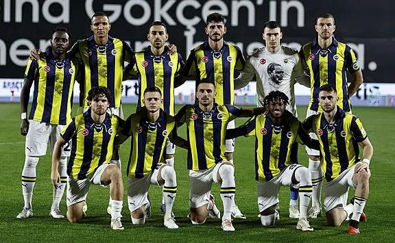 2-rade-krunic-harekati-fenerbahce-sezon-basinda-alamadigi-yildiz-oyuncu-icin-yeniden-atakta-1699993674683.jpeg