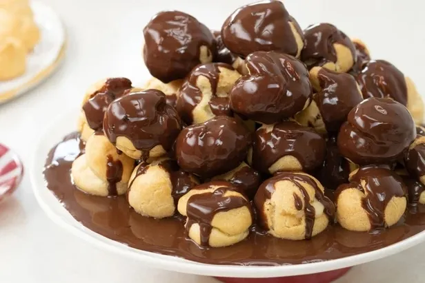 masterchef-profiterol-nasil-yapilir-her-zaman-tam-tutan-pastane-usulu-profiterol-tarifi-saatlerce-ugrasmadan-b-1696878009744.jpeg Her zaman TAM TUTAN, PASTANE USULÜ PROFİTEROL tarifi! MASTERCHEF PROFİTEROL nasıl yapılır? Saatlerce uğraşmadan bir borcam dolusu...-3