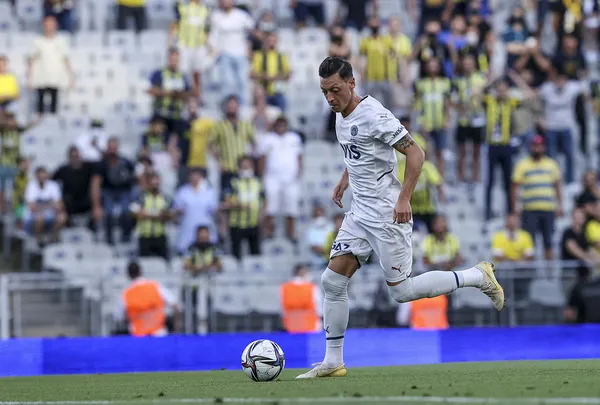 vitor-pereiradan-serdar-dursun-surprizi-taraftarlar-bunu-konusuyor-1627496310868.jpg Vitor Pereira’dan Serdar Dursun sürprizi! Taraftarlar bunu konuşuyor…-4