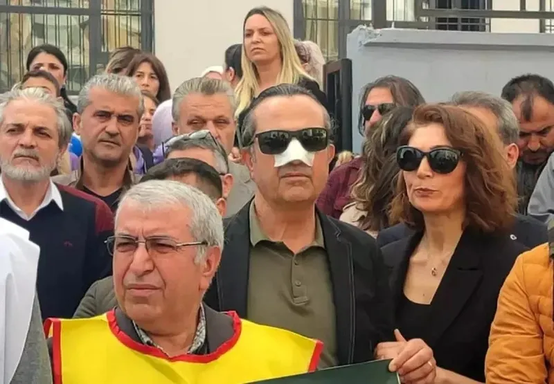 yer-mersin-okul-bahcesinde-tartistigi-ogretmene-kafa-atip-burnunu-kirdi-1708439081924.jpeg Yer: Mersin... Okul bahçesinde tartıştığı öğretmene kafa atıp burnunu kırdı-3