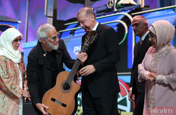 SON DAKİKA: Başkan Recep Tayyip Erdoğan Yusuf İslam'ın (Cat Stevens) Beştepe'deki konserini izledi! Yusuf İslam Erdoğan'a gitarını hediye etti - 6