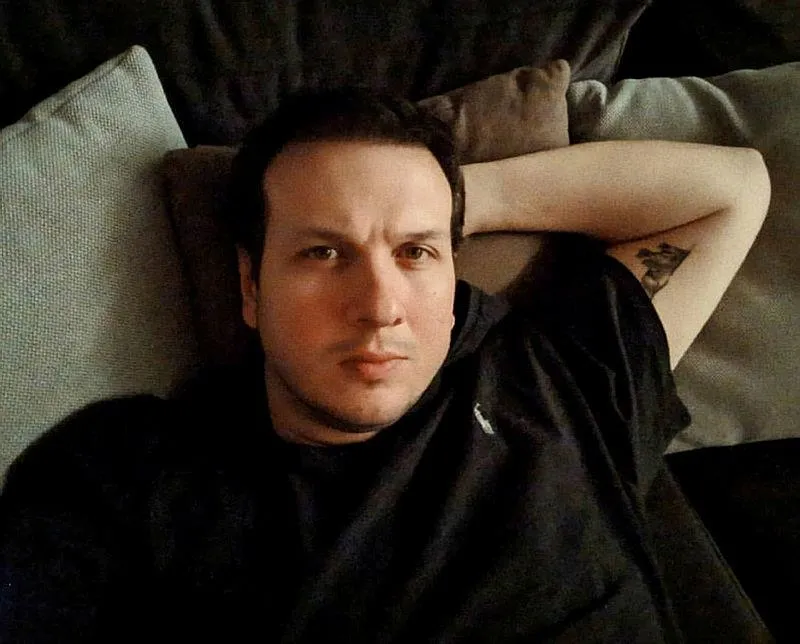 Oyuncu Şahan Gökbakar