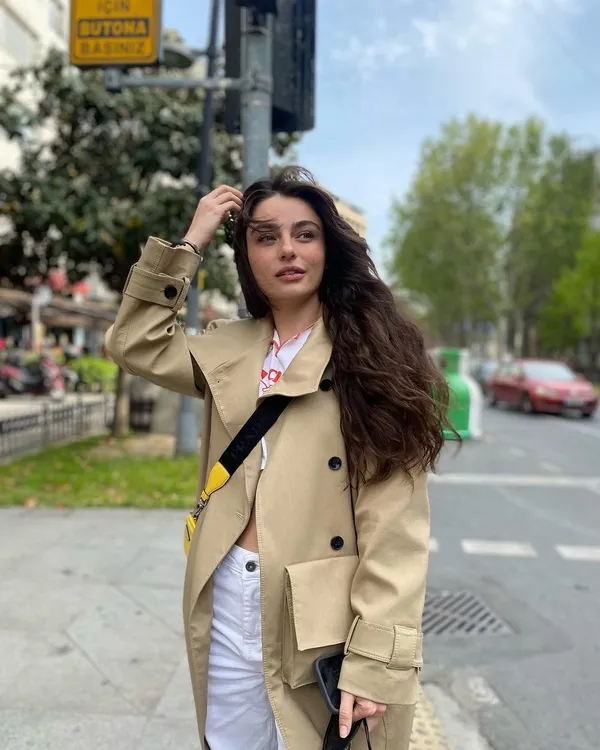 burcu-esmersoyun-dugun-telasi-sevgilisi-nazim-akmandil-ile-evlilik-karari-almisti-1683237436919.jpg Burcu Esmersoy'un düğün telaşı! Sevgilisi Nazım Akmandil ile evlilik kararı almıştı...-2