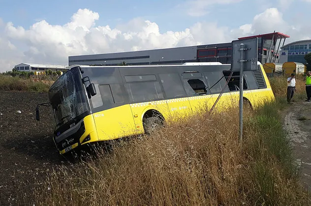 Arnavutköy'de İETT otobüsü kaza yaptı: 2 yaralı