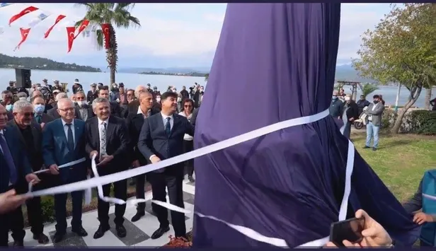 chp-bildiginiz-gibi-fethiye-belediyesinden-turkan-saylan-heykeli-1639422140958.jpeg