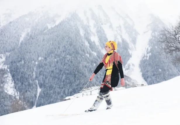 rizede-lazboard-200-rakimli-yaylada-kayak-senligi-1644188598026.jpeg Rize'de lazboard! 200 rakımlı yaylada kayak şenliği-1