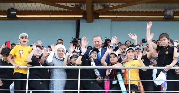 Emine Erdoğan’dan karne paylaşımı: "Öğrencilerimize iyi tatiller diliyorum"