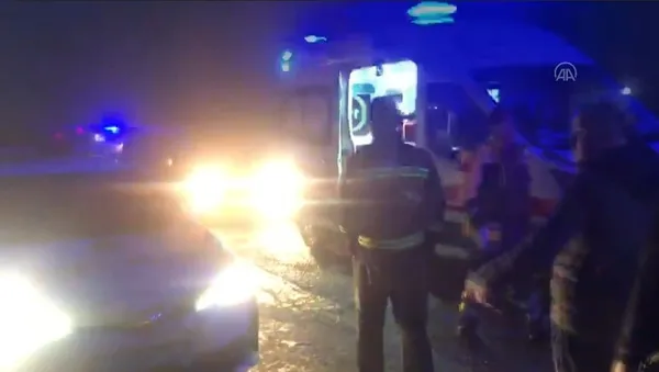 Balıkesir'de katliam gibi kaza! Lise öğrencilerini taşıyan tur otobüsü tıra çarptı: 33 kişi yaralandı-3