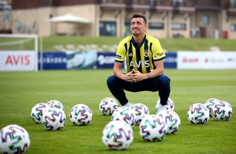 olayli-galatasaray-fenerbahce-derbisinin-cezalari-belli-oldu-1768493429093.jpeg Olaylı Galatasaray - Fenerbahçe derbisinin cezaları belli oldu! Mert Hakan Yandaş için sert tepki-2