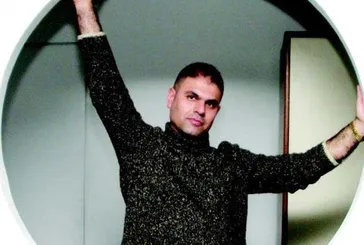 Çikita Muzun Popstar’ı Ajdar AVM’de çıldırdı: Fotoğraf isteyen gençlere ’Yönetime gidin’ çıkışı