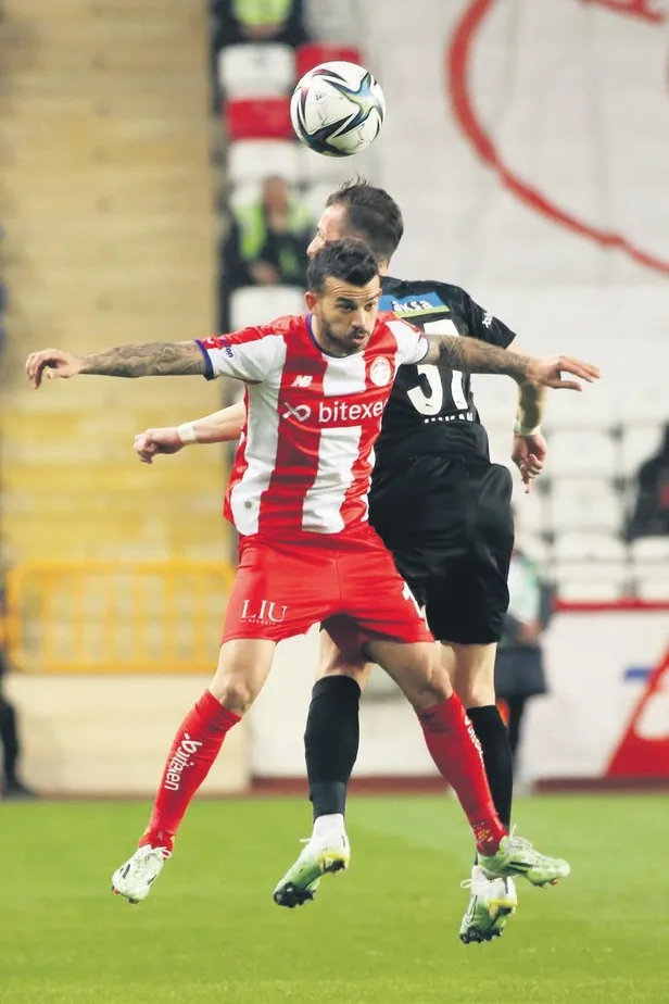 galatasarayda-ispanyol-hoca-torrent-tarihi-tersten-yaziyor-1646607859573.jpeg Galatasaray'da İspanyol hoca Torrent tarihi tersten yazıyor-4