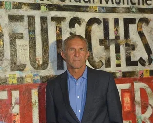 Alman tiyatrocudan Mesut Özil ve İlkay Gündoğana alçak hakaret