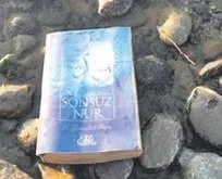 Gülen kitapları kıyıya vurdu