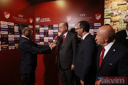 Başkan Erdoğan Türkiye-İzlanda maçı sonrası soyunma odasına indi! İşte o anlar