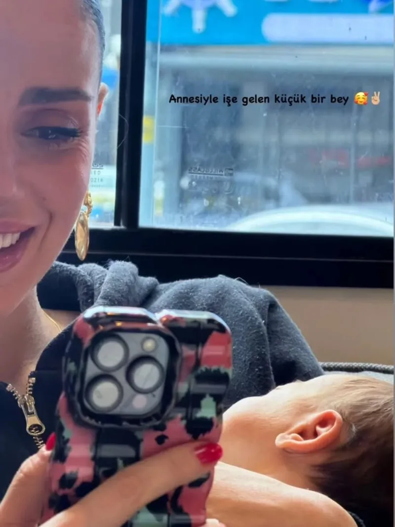 bestemsu-ozdemirden-oglu-sarp-marco-ile-yeni-paylasim-anne-olmanin-tadini-cikariyor-1772089246076.jpeg Bestemsu Özdemir’den oğlu Sarp Marco ile yeni paylaşım: Anne olmanın tadını çıkarıyor-6