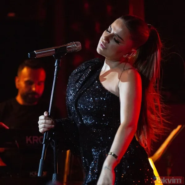 7 aylık hamile olan Merve Özbey karnı burnunda sahne aldı! Süper minisiyle boy gösteren Merve’ye bakın! Sosyal medyayı salladı - 6