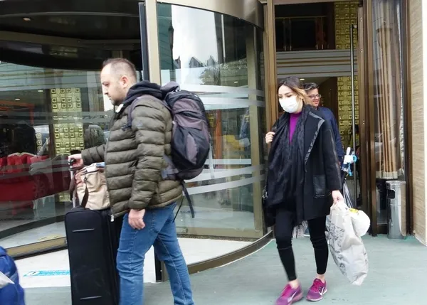 iranli-turistler-geldi-vanda-esnafin-yuzu-guldu-1637475708722.jpg İranlı turistler geldi Van'da esnafın yüzü güldü-8